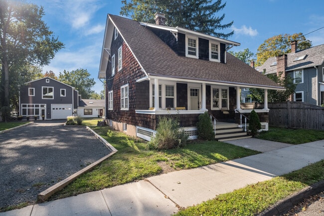 Photo - 18 Graves Ave