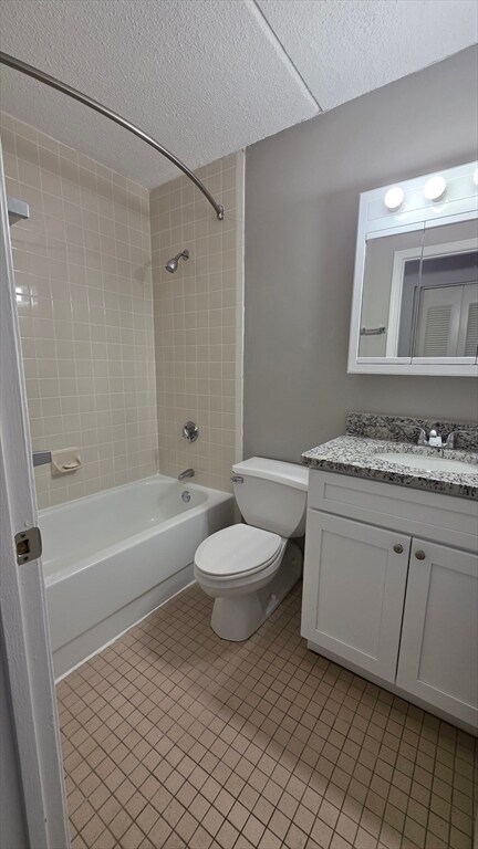 25 S Point Dr Unit 203