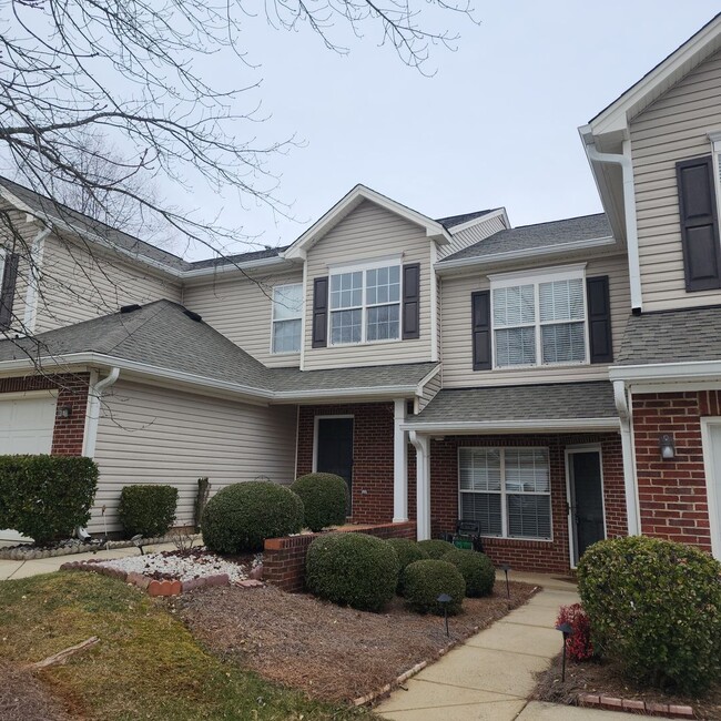 Inviting Townhome with 1 Car Garage In Gre... - Inviting Townhome with 1 Car Garage In Gre...