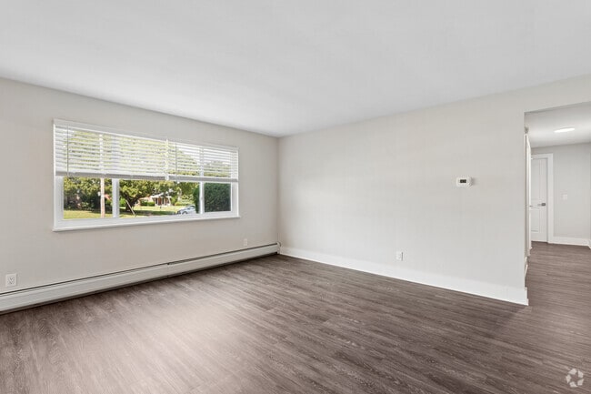 2BR, 1BA - 750SF - Dining Room/Living Room