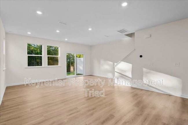 Photo - 174 Parker Ln