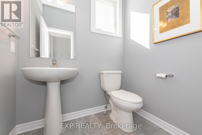 Photo - 676 Fisher St