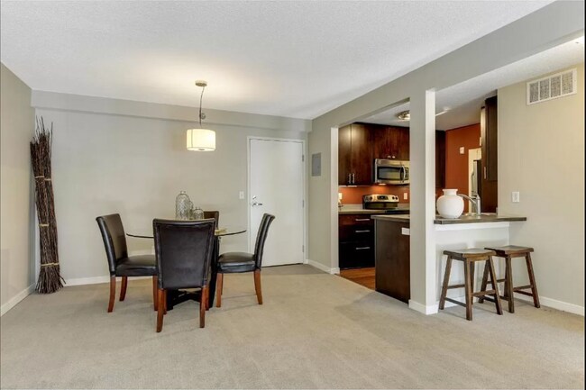 Photo - 48 Groveland Terrace Unidad B312