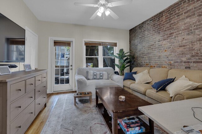 Photo - 176 H St Unidad 1