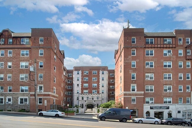 Building Photo - 60 Broad St W Unit 2M Rental