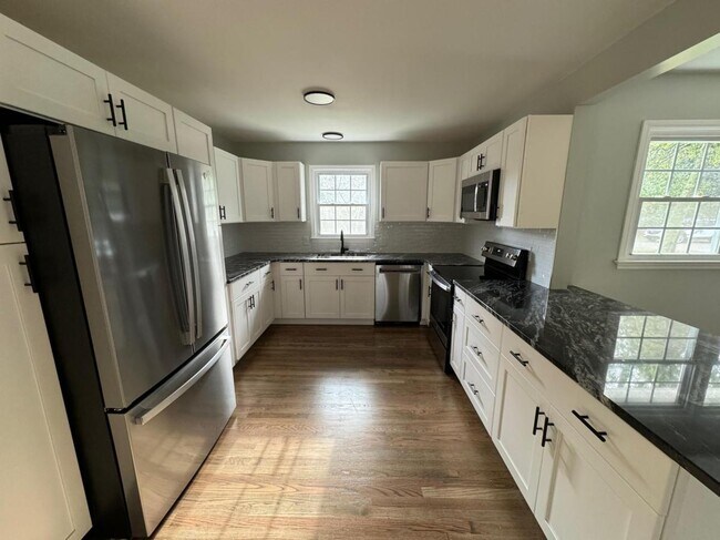 Photo - 202 Kershaw St SE