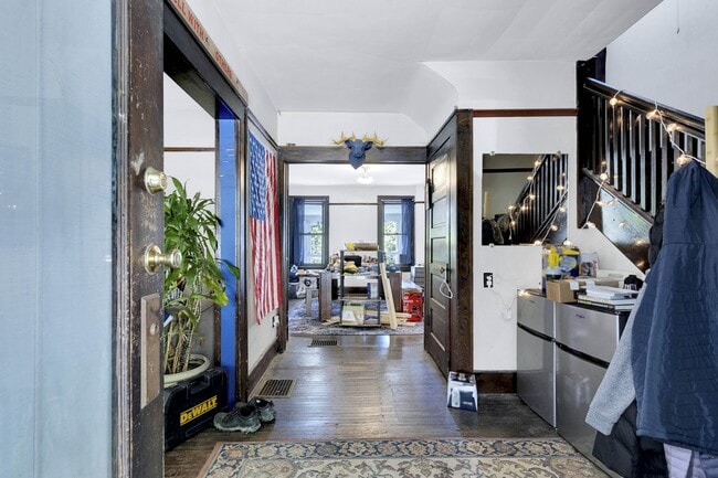 Building Photo - 344 Stewart St