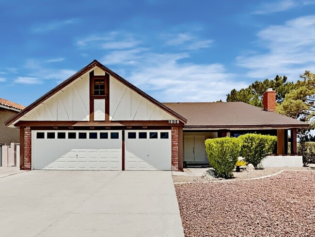 Building Photo - 1808 Nuevo Rd