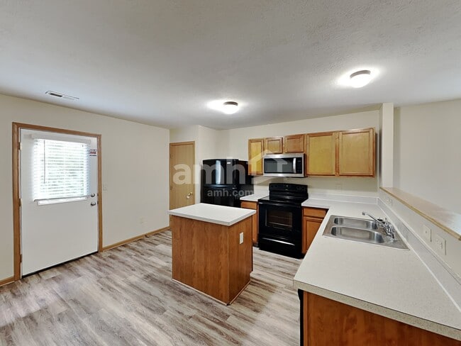 Photo - 439 Wellsleyglen Dr