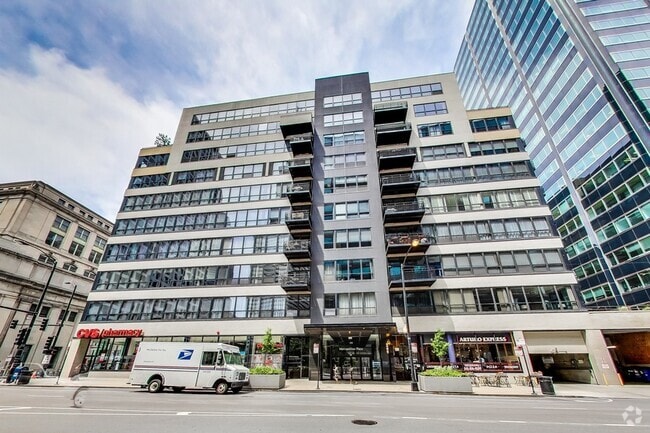 Building Photo - 130 S Canal St Unit 810 Rental