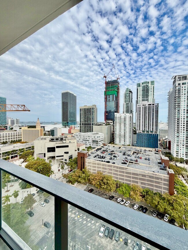 141 NE 2nd St Unit 1001