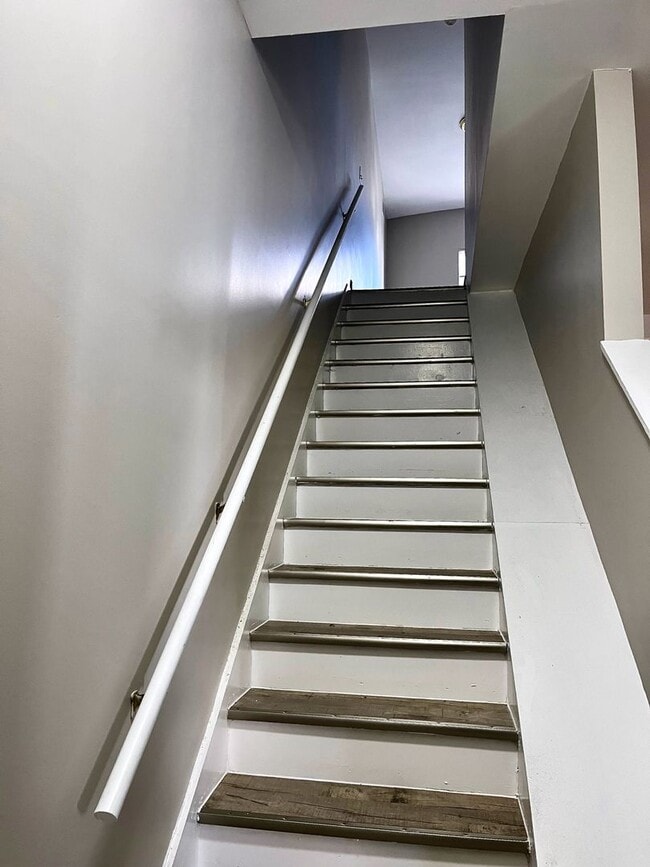 Photo - *** Amazing Apartment in Mt. Washington * Pet Friendly * Duplex style * Available Now * Spacious ... Unit 170