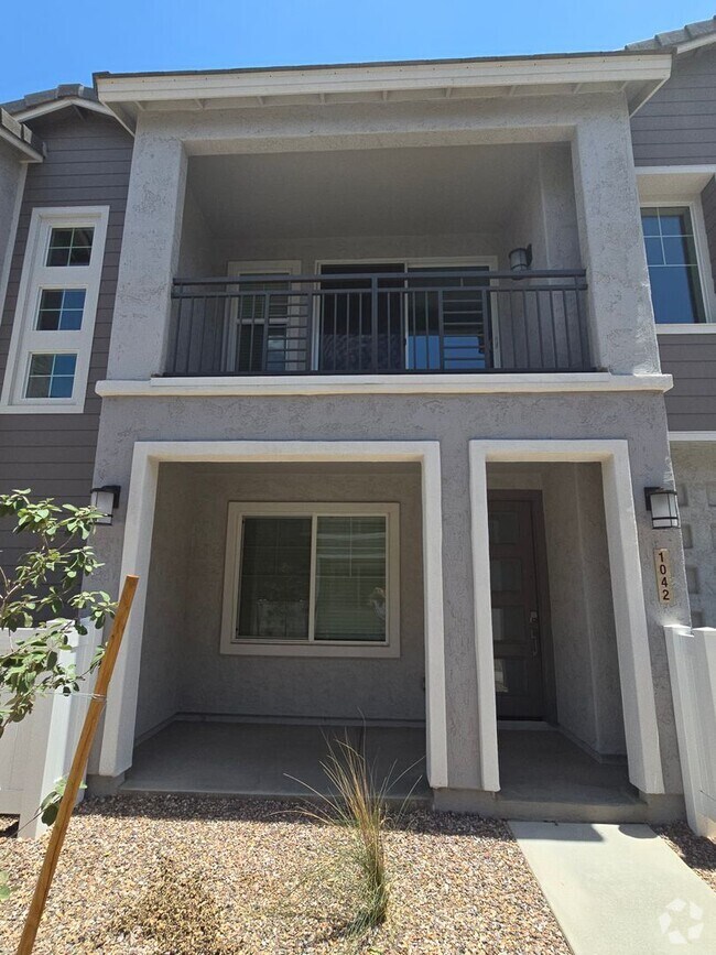Building Photo - Newly built 3bed 2 bath townhome in mesa