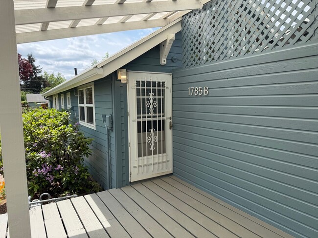 Photo - Luxury 1 bedroom 1 bath duplex in a great neighborhood!
