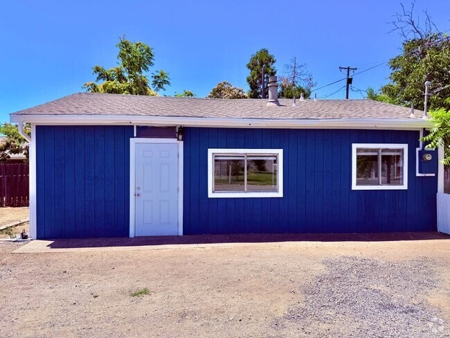 Building Photo - Adorable two bedroom one bath home in Los ...
