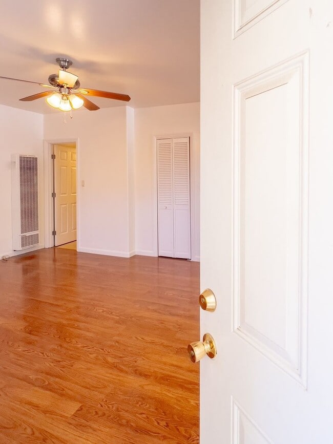 Photo - Brown Street, 2119-2121* Unit 2121-3