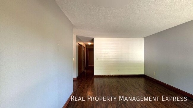 Photo - Spacious 5-Bedroom Home with Modern Update...