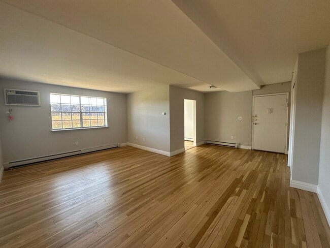 Photo - Scott Court Apartments