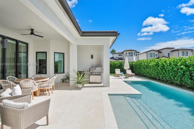 Building Photo - 3502 Ashwood Cir N