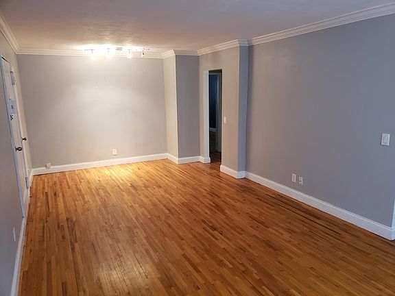 Photo - 11 Bedford Ave Unit Kingsley Court Single