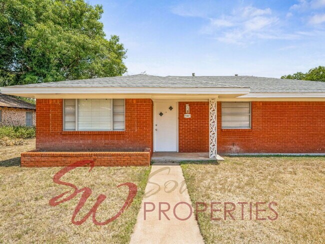 Photo - Immaculate, well maintained 3 bedroom 2 bath, great neighborhood!