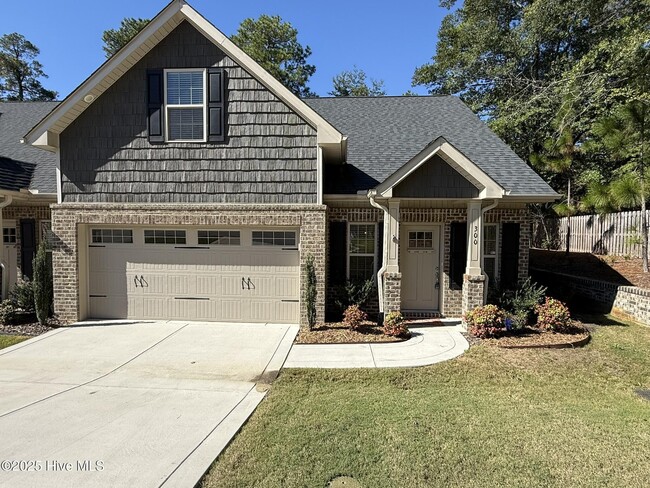 Building Photo - 300 Mashie Ct
