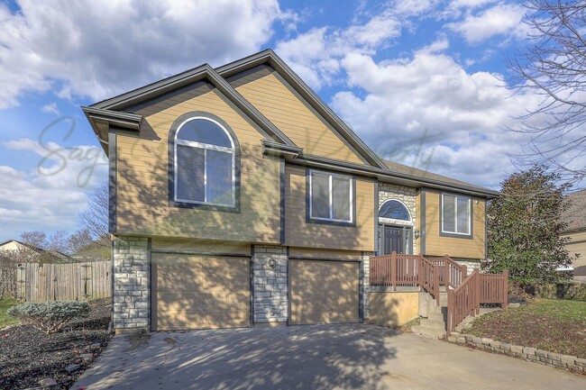 Photo - 706 NW Baytree Dr