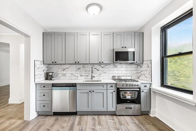 Photo - 21-39 78th St