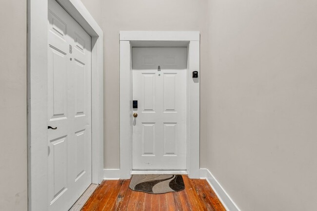 Photo - 515 College St