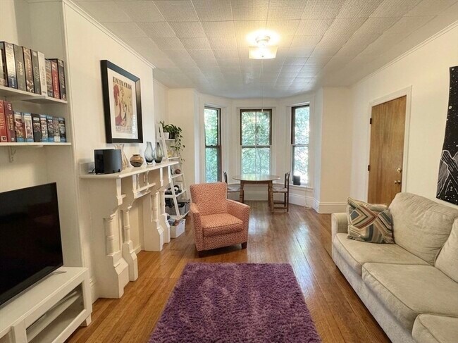 Building Photo - 30 Beacon St Unit 1