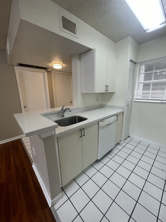 Photo - 2803 N Oakland Forest Dr Unit 2811 #206