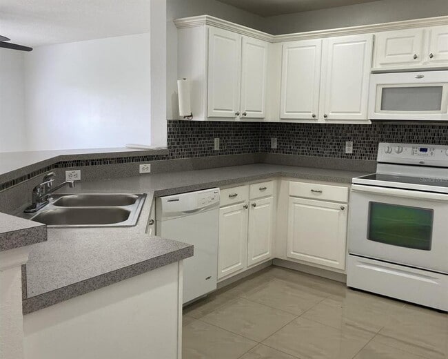 Photo - 2444 Hassonite St