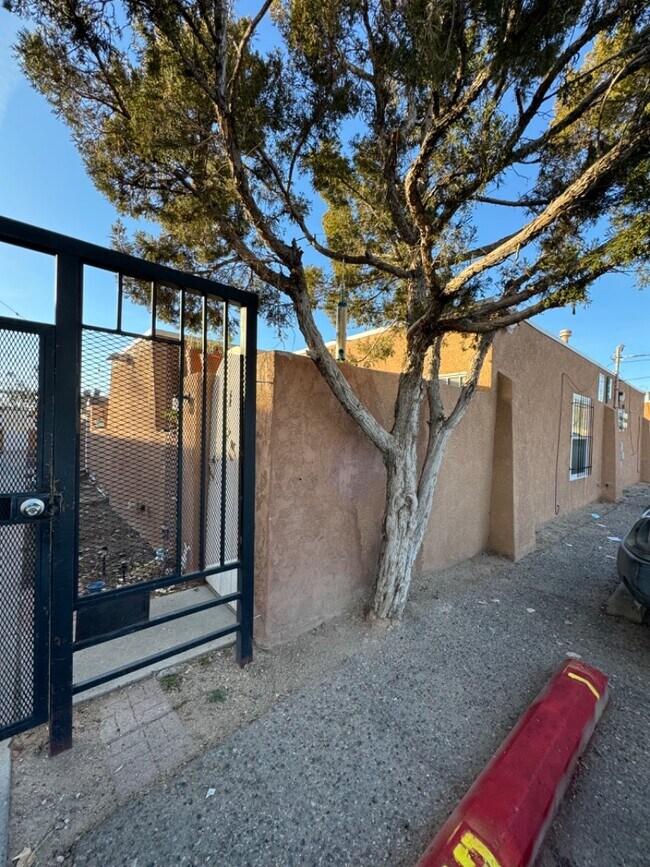 Photo - 932 San Pedro Dr SE
