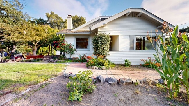 Building Photo - Bright Country Three Bedroom One Bathroom ... Rental