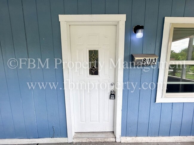 Photo - 813 E 2nd Ave