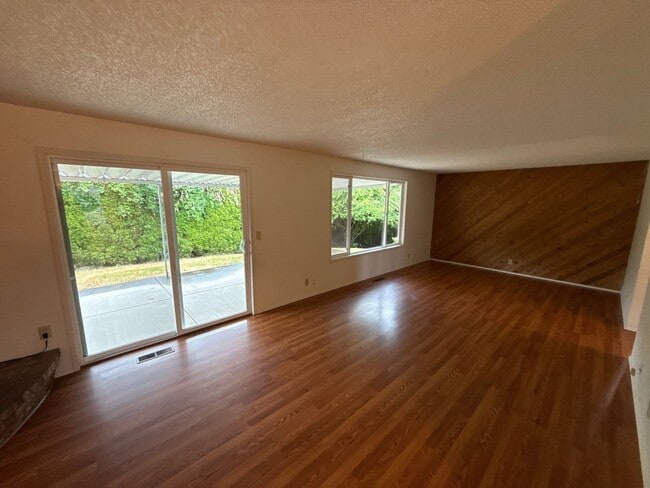 Photo - 1809 Wallace Rd NW