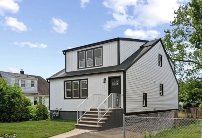 Building Photo - 71 Moore Pl