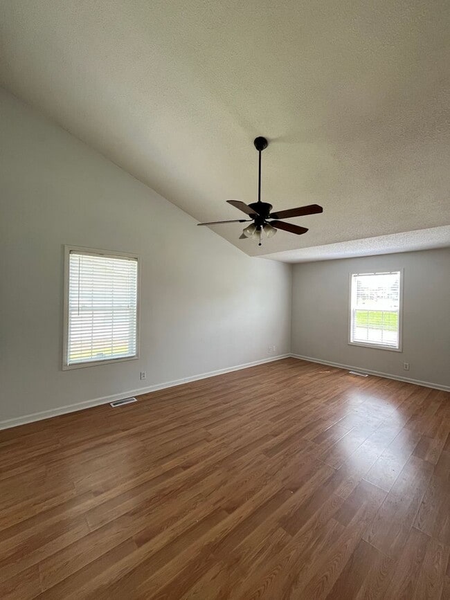 Photo - Available Now! Great Home Close To Fort Campbell!