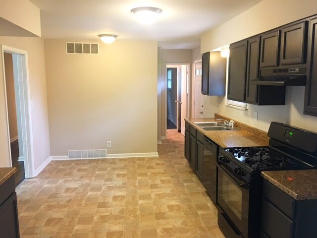 Photo - LAWRENCE 4 BEDROOM W/BASEMENT RECENTLY UPDATED! AVAILABLE NOW!