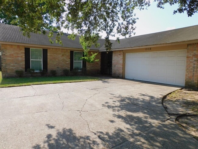 1338 Leadenhall Cir