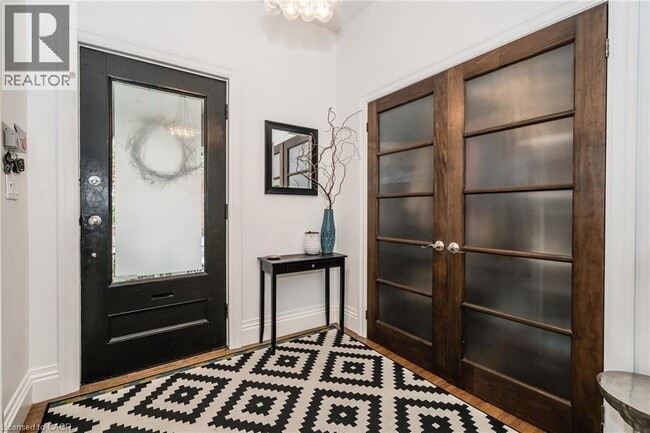 Photo - 102 Ontario Ave