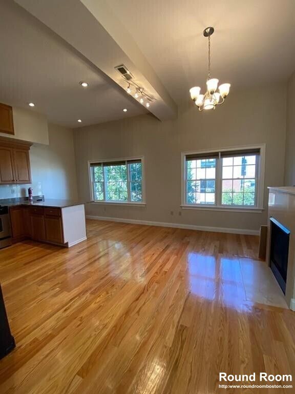 Photo - 261 W 2nd St Unit 3