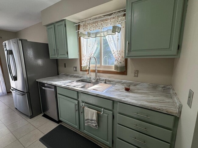 Photo - 405 E Elm St