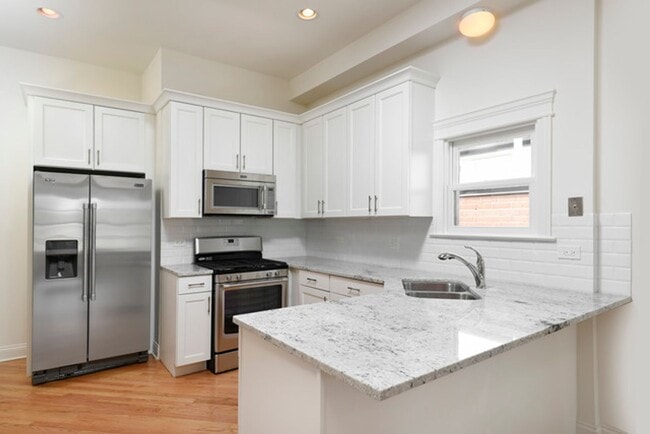 Photo - 4 Bedroom, 3 Bathroom Impressive Lincoln Park Duplex Unit 1657-3W