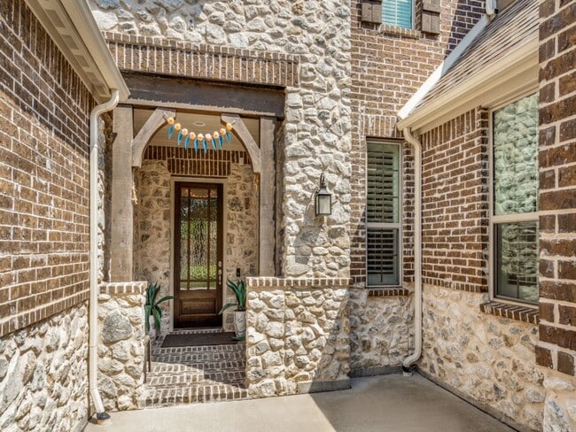 905 Asbury Dr