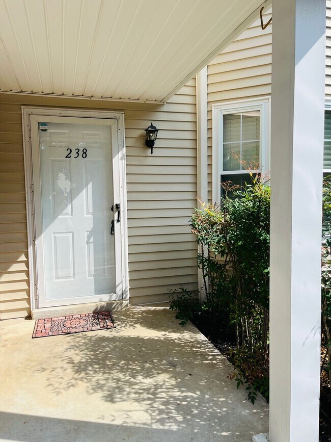 Photo - Spacious 2 bedroom/1.5 bathroom Donelson t...