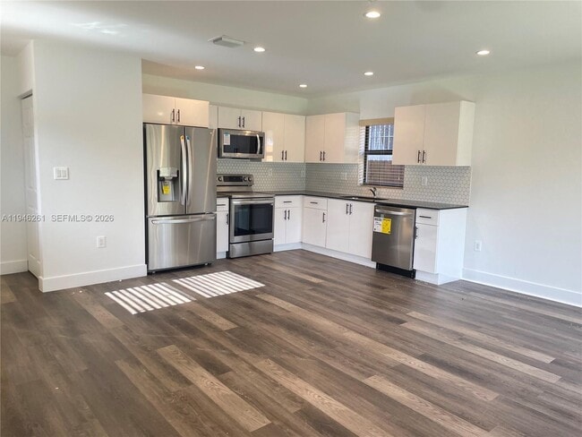 Photo - 1063 NW 31st St Unit 2