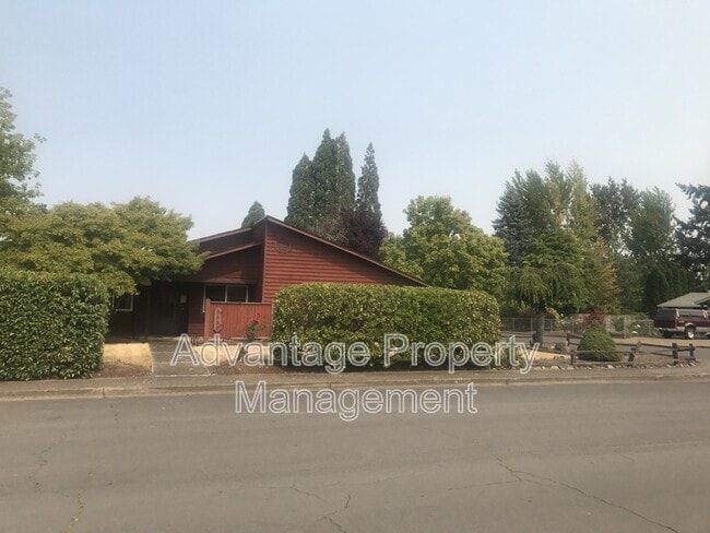 Photo - 2538 SE Thompson St Casa
