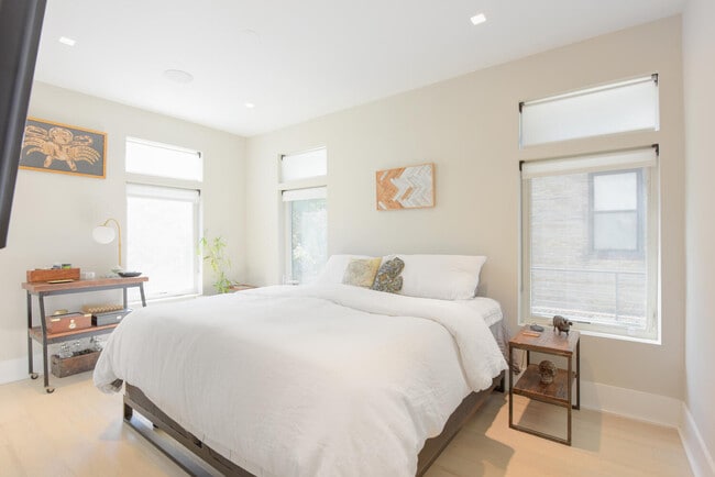 Master bedroom. - 1001 Monroe St NW Unit #3