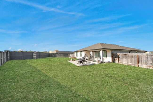 Photo - 202 Serena Pk Ln